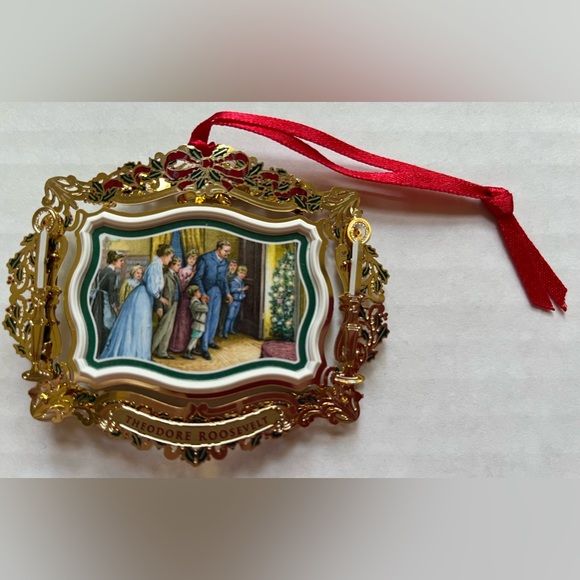 The White House Historical Association Christmas Ornament 2011 W/ Box & Booklet - Picture 2 of 5